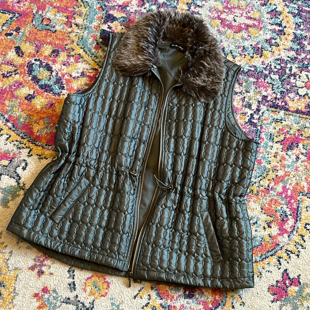 LIKE NEW beautiful adjustable cinched waist fur collar vest 1X